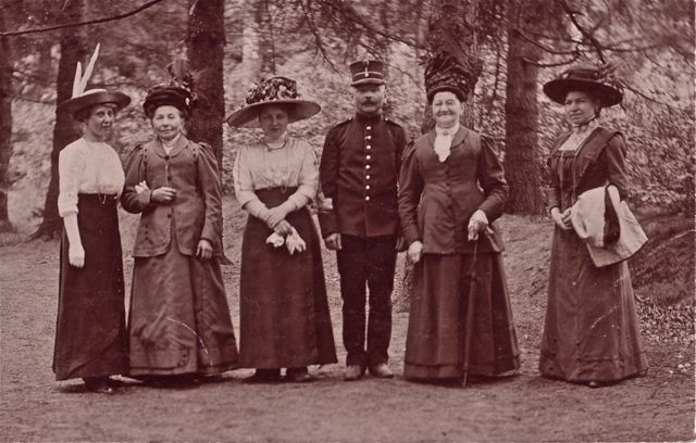 Wanneer de waarde van de hoeden van een gezelschap meer dan vijfduizend frank bedroeg kregen ze van de gemeente een begeleidende champetter toegewezen.